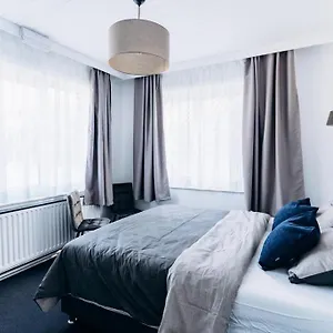 Hotel Atomihotel: Contemporary Comfort Steps From The Atomium!, Bruselas